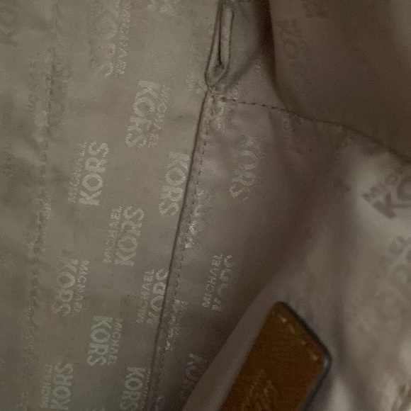 Michael Kors purse brown with gold hardware - Picture 6 of 7